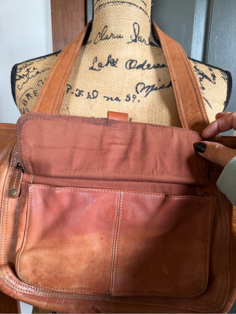 Fossil Chestnut Brown Leather Messenger Tote/Purse. Soft leather. Vintage Y2K - Picture 4 of 11